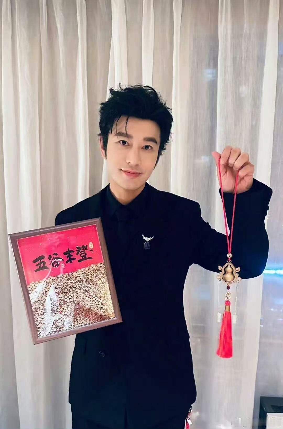 黄晓明考上博了黄晓明博士成功上岸哇！！！黄晓明考上博了～真的好优秀啊！！！