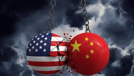 全世界现在都在赌，中美到底谁先扛不住？目前的状况是，中国有货，美国有钱，老美有钱