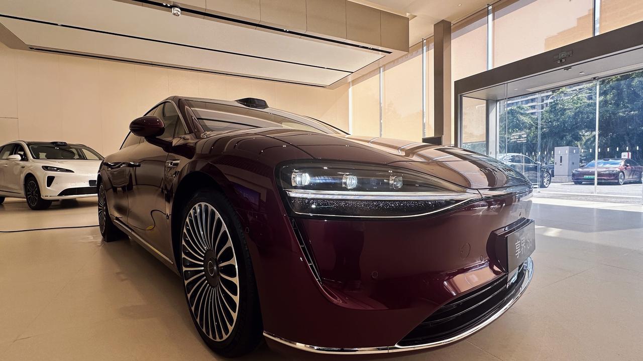 华为也有今天，享界S9都沦落到爆降85000清仓的地步！背靠华为、喊出“遥遥领