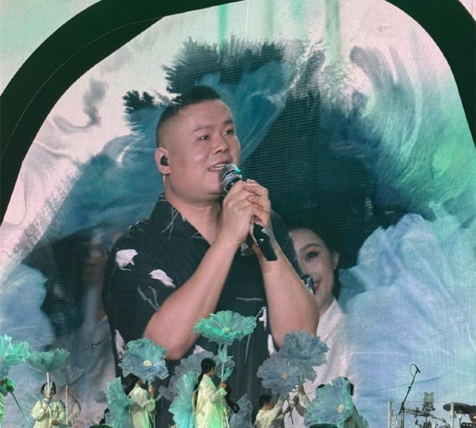 岳云鹏演唱会整场演出的歌都是买的，要交这么多版权费，岳云鹏忙活了两天，还挣钱吗？