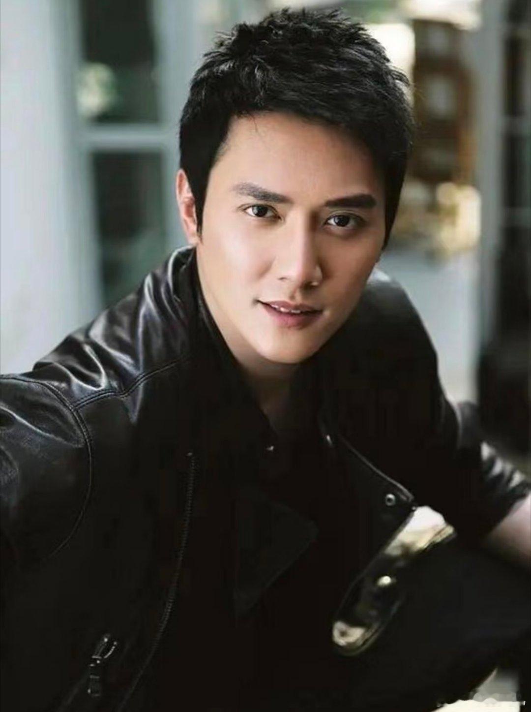 1、杨紫主演的三部电视剧《国色芳华》、《家业》、《生命树》都入选了2025年中国