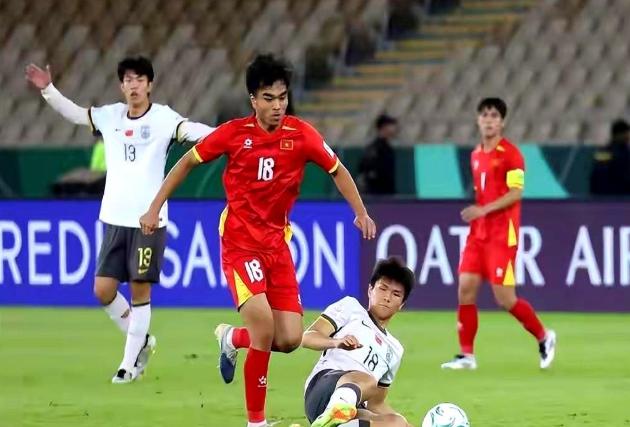 孙继海掀桌子：国足的脓包，必须挤破了！U23整队拉上来，安东尼奥邵佳一带。3