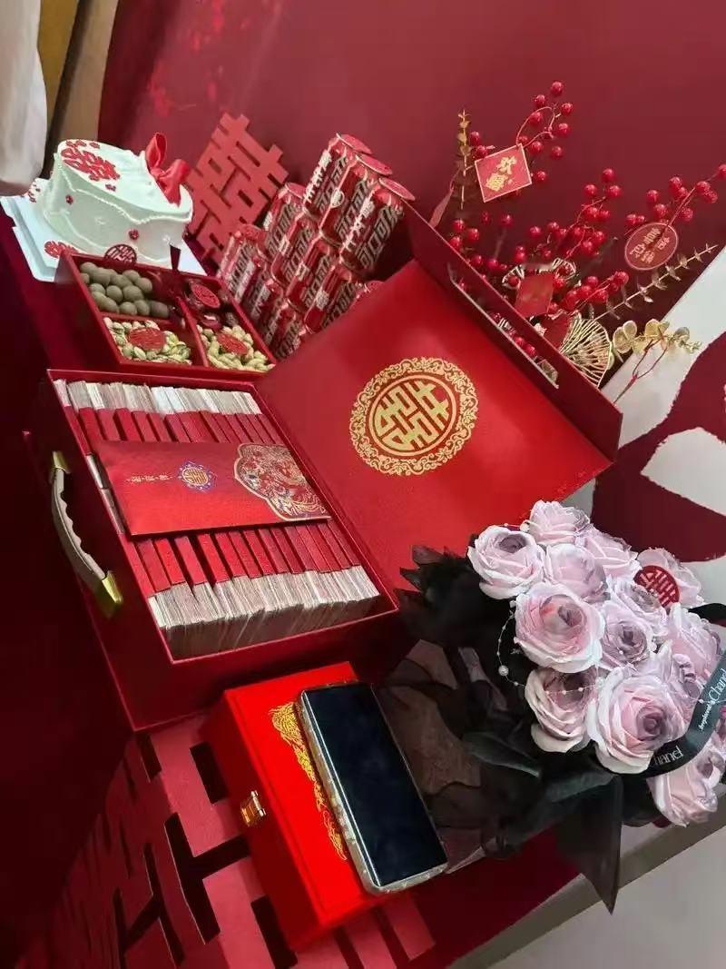 上个月男方家来商量婚事，我直接把提前捋好的6条想法摆出来，亲家听完当场拍板：就按