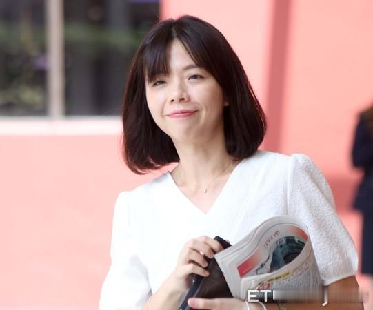 洪慈庸遭呛“靠弟升级当立委”　她亲上火线回击：我在这怎么了台湾时代力量前立委洪