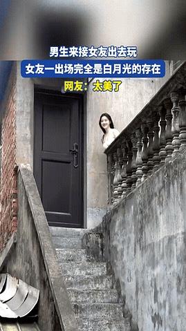 这大概就是男人心里“白月光”的样子吧。不是那种一眼惊艳的夸张感，而是看着就让人