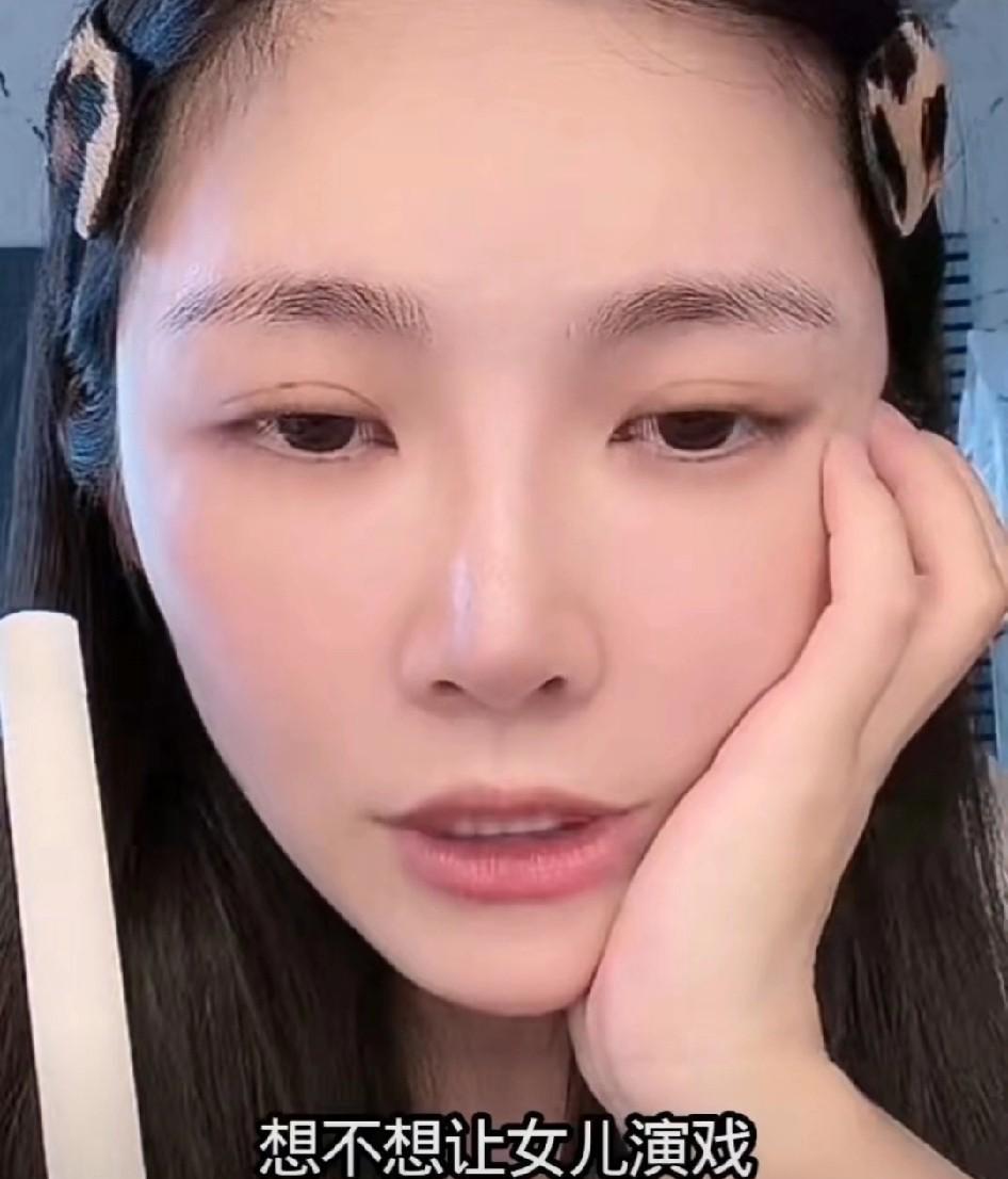 杜淳的老婆王灿在直播时，有网友问她：“想不想让女儿进娱乐圈演戏？”王灿：“目前没