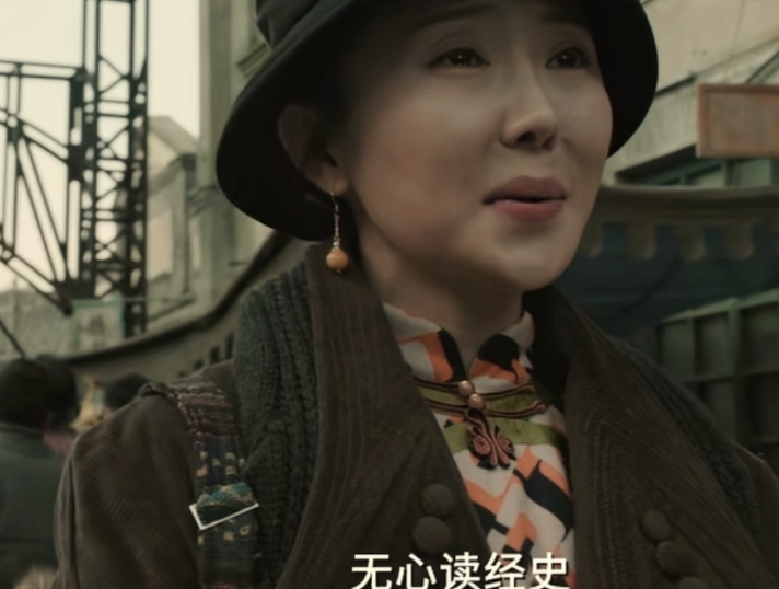 《归队》:小红枣的未婚夫柳班胡牺牲了，鬼子竟然把他斩首示众，致敬英雄!戏班里