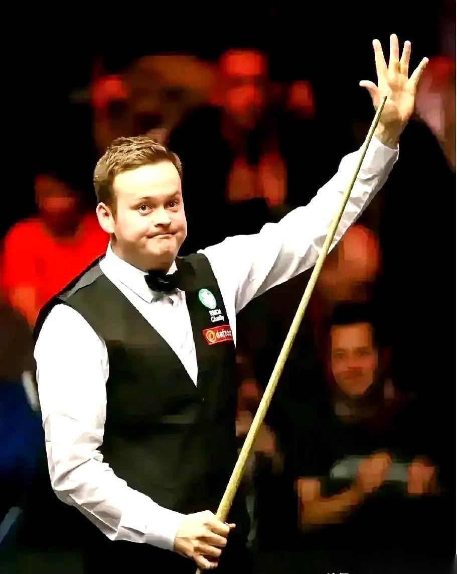 比赛打到3-5，希金斯手握赛点，我手机都准备锁屏去睡了。讲真，对面坐的是谁？是