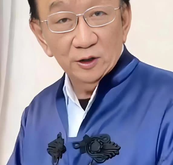 不像话！怎么能这样对待一位老艺术家呢？昨日，相声演员侯耀华置办了崭新的装备，