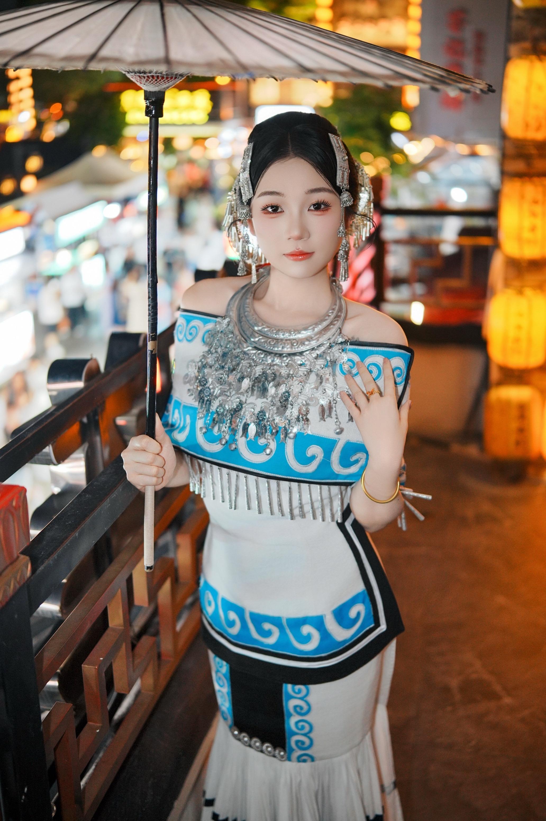 当一回“青花瓷”彝族姑娘🦋。
