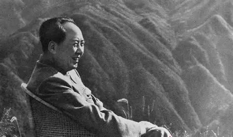 “日本侵华战争加速了中国人民的进步！”毛主席早就点透了，日本敢于欺负我们，主