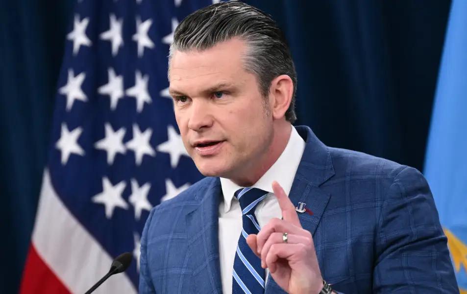 【你他娘的双标!】当地时间4月8日，美国国防部长赫格塞斯表示，美国对伊朗核问题