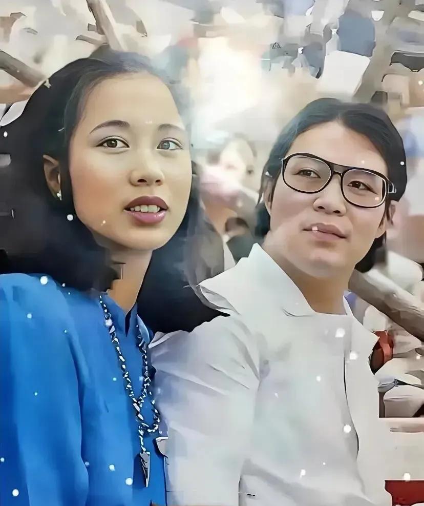 朱玲玲年轻很漂亮霍先生也很帅只是这段婚姻没有坚持到最后感觉有点可惜，所有女生