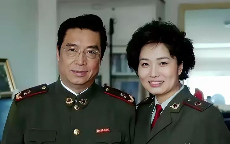 内娱能人无数，这般满是家国风骨的文艺世家却格外稀缺！李双江一家堪称军艺名门，底蕴