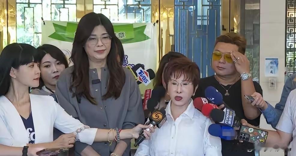 会见郑丽文洪秀柱：支持理念相同的人​国民党主席候选人郑丽文今天（16日