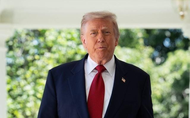 为什么这次中国从经济上不打算救美国了？因为现在救美国，将来就是更害中国，过去这二