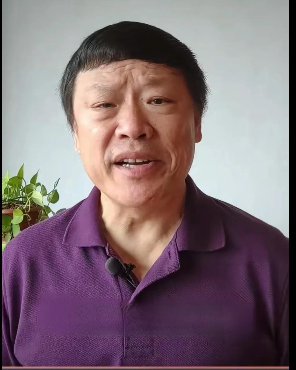 胡锡进怒批泽连斯基。8月22日晚上，老胡首先夸赞斯基是个有胆量的人。评价：这里