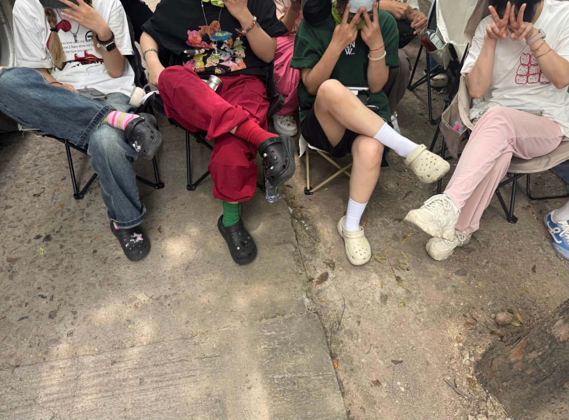 陈伟霆坐这么舒服啊你们谁懂啊！这种带着点小抱怨又全是宠溺的语气，简直和张启山