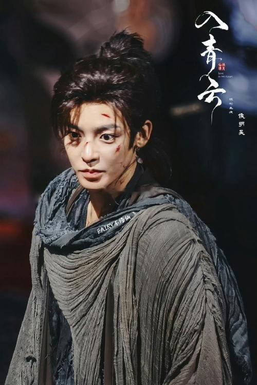 侯明昊主演的新剧《入青云》近日开播，却意外卷入“唱衰”漩涡。有观众吐槽他在剧中气