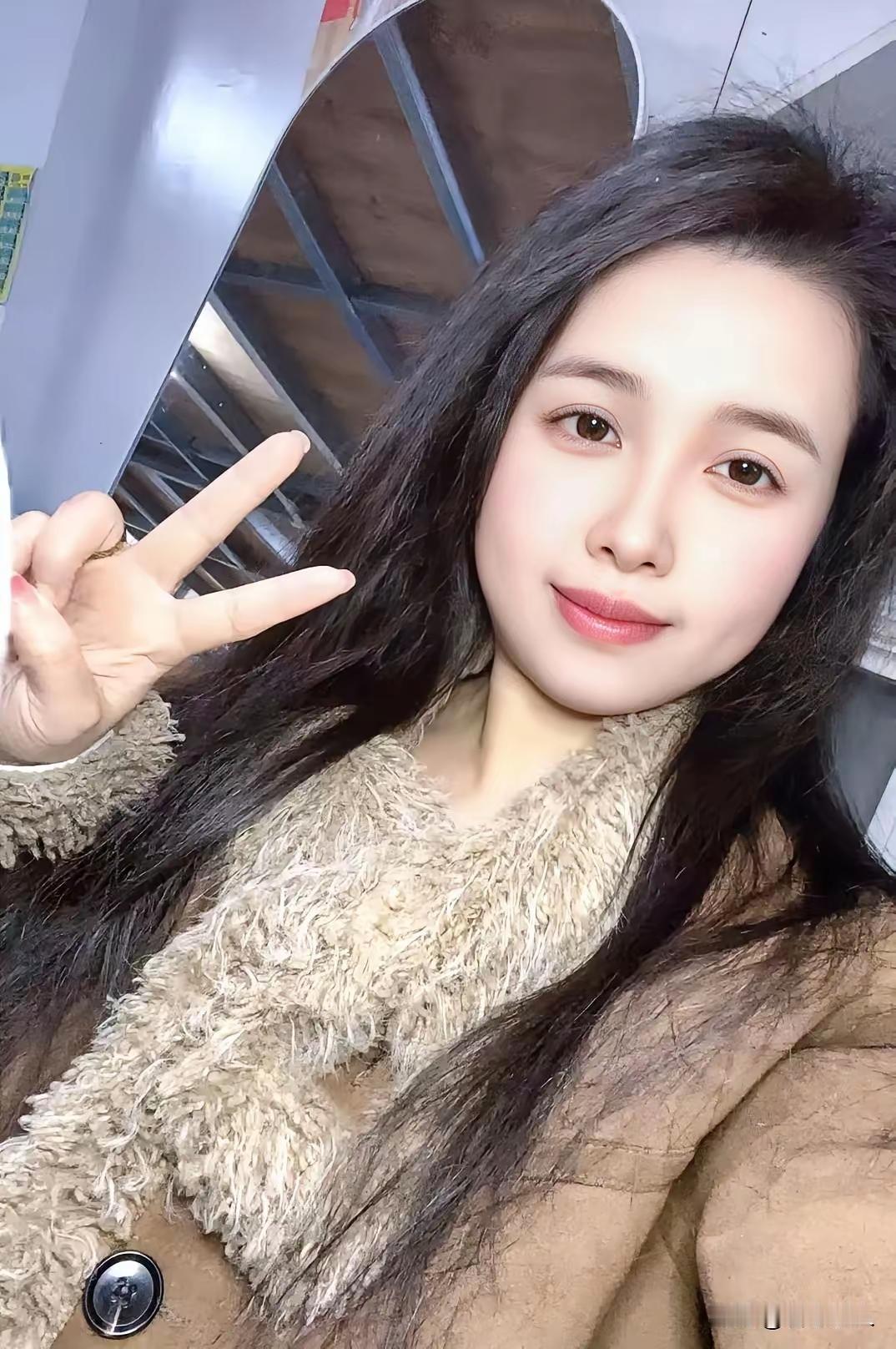 42岁，离异，广州打工，快过年了，不打算回去了，回家就烦……七大姑八大姨……