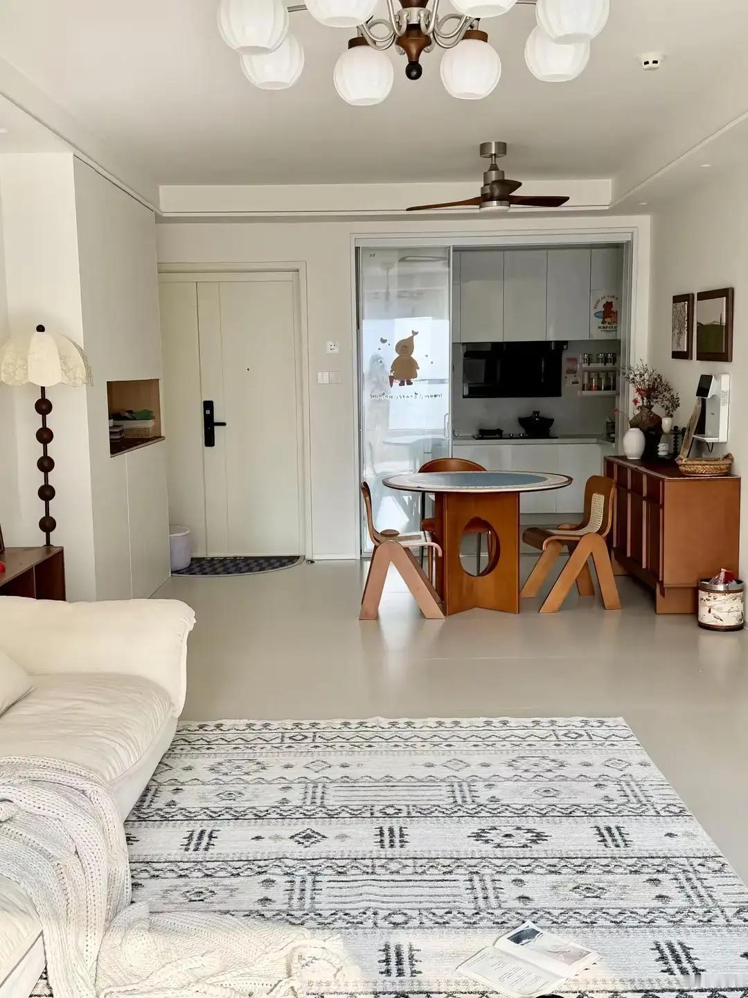 别再把奶油风当网红了。2024年，它正在悄悄变成一种经典。你刷了奶咖色墙漆