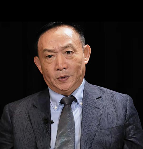 卢麒元怒斥：劝农民卖地进城？这招“美式城镇化”是断子绝孙的买卖！最近网上有些