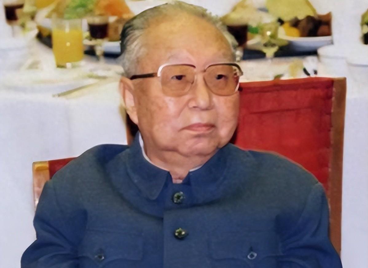 华国锋离世后妻子韩芝俊生活低调简朴，家中最值钱的东西竟然只是一台液晶电视！20