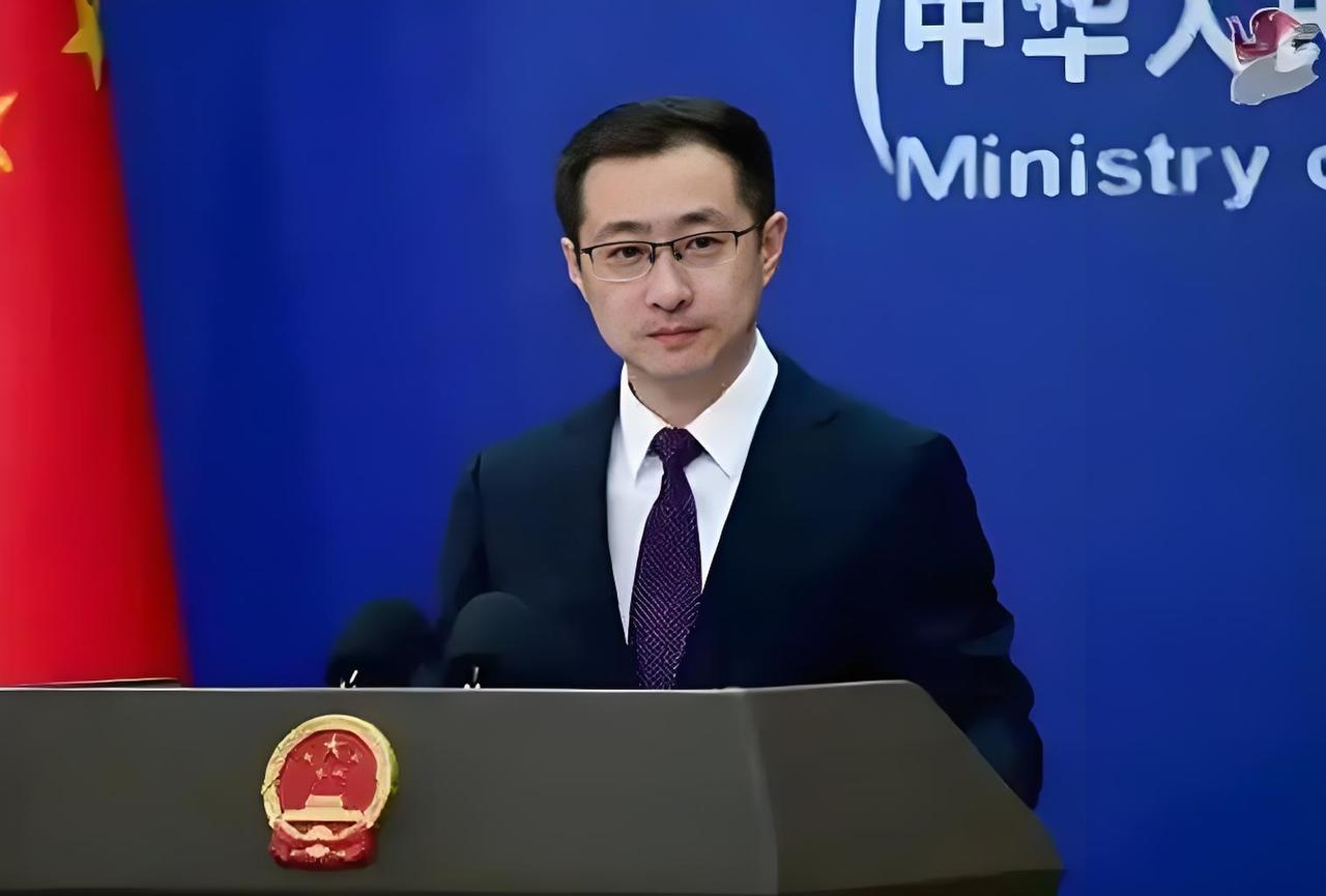 亚太危局升级！菲律宾引狼入室建弹药线，中方警告送达3月26日，中国外交部针对