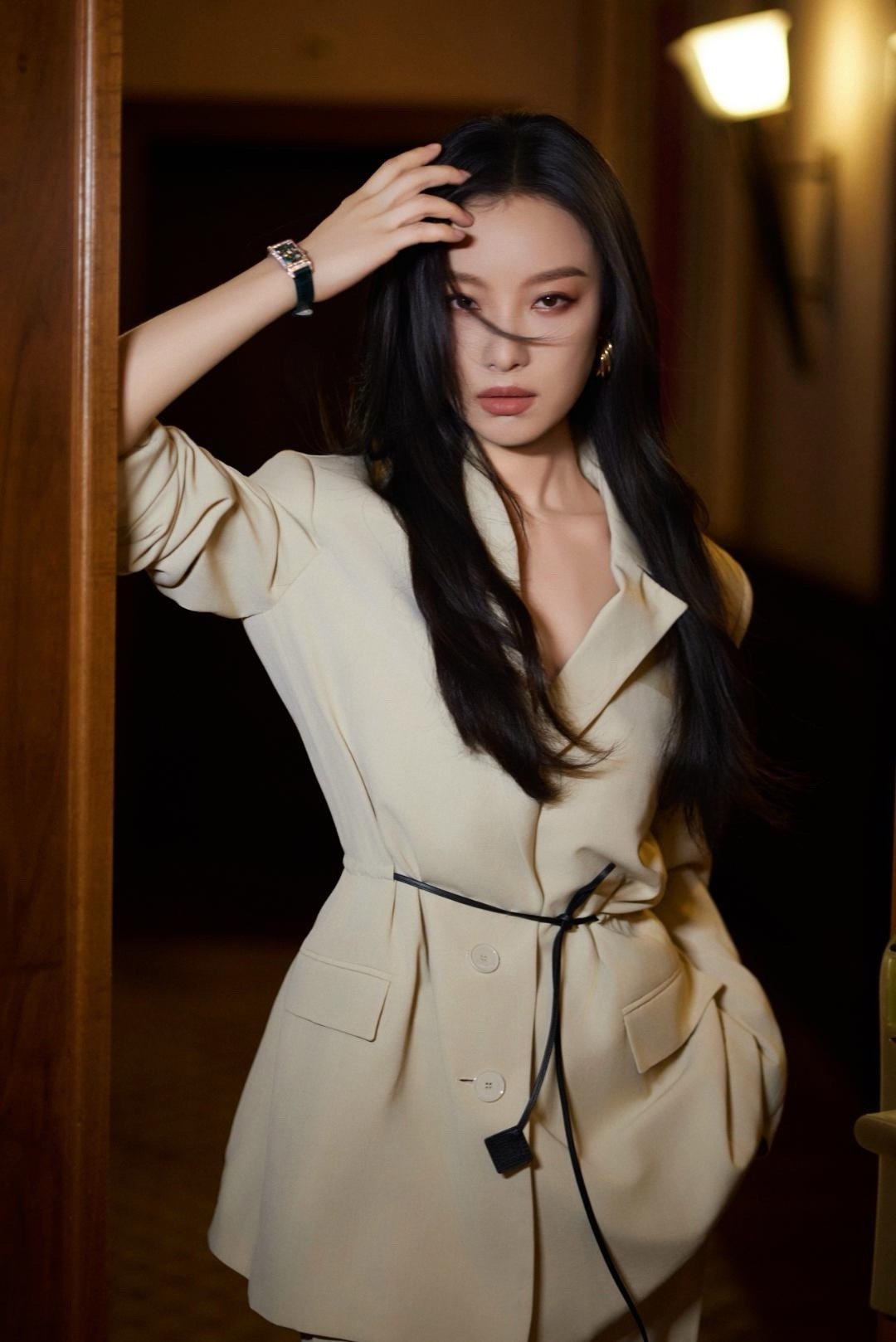 倪妮气场全开！又飒又优雅，时尚感直接封神​​​