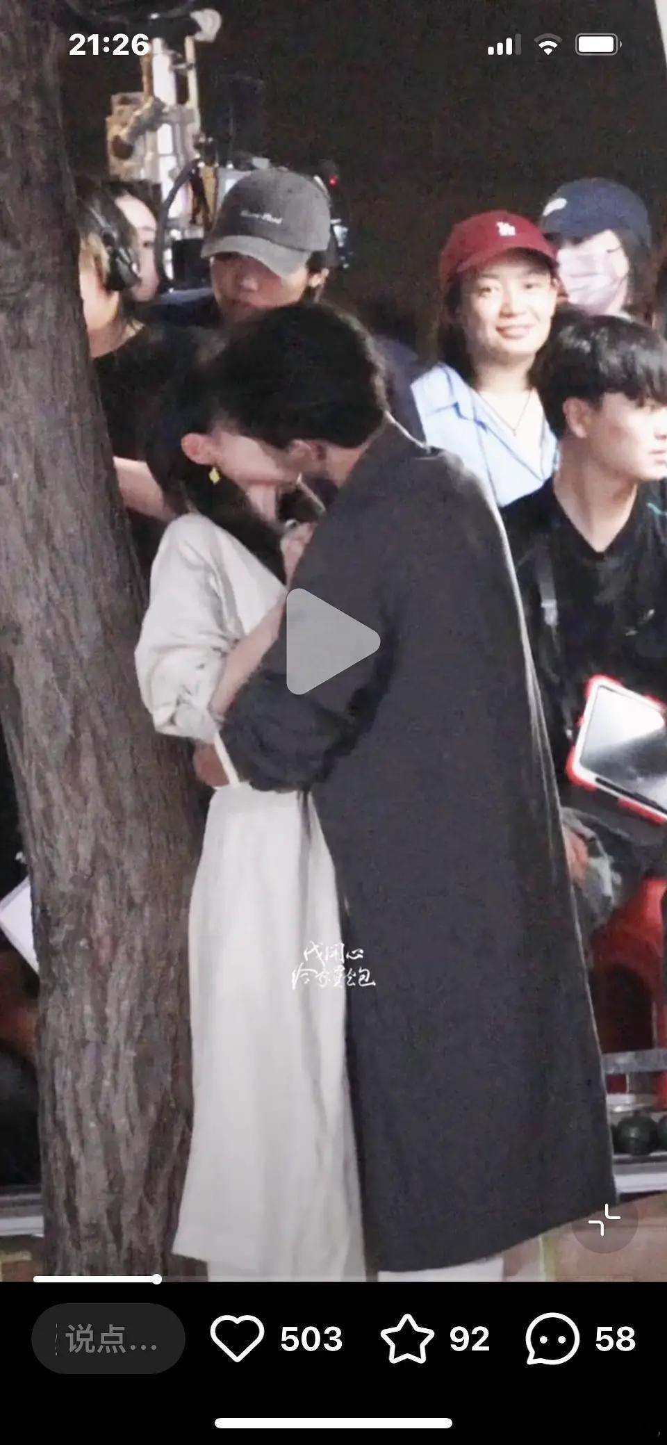 我的天，李现和张婧仪一上来就拍吻戏啊感觉人还不熟