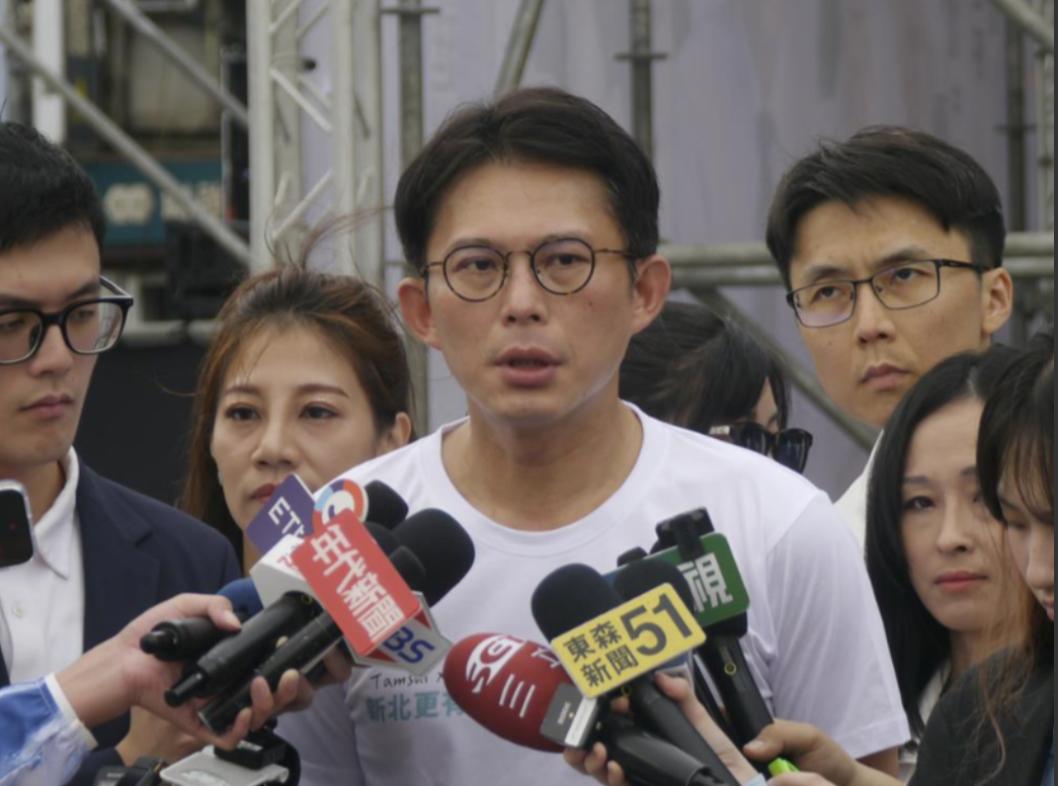 台“民主党主席”黄国昌发表声明，4月11日，台北地方法院的大门如往昔般，准时