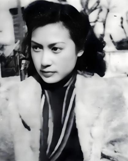 1938年，26岁的陈天国玷污了16岁的秦怡，之后秦怡大病一场，高烧不退，陈天国