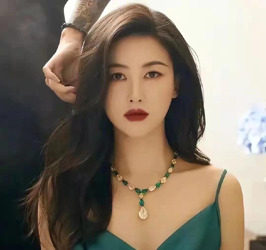 娱乐圈这“大江湖”，有5位女星大佬都不敢轻易招惹，个个背景深厚！韩雪爷爷战功赫赫