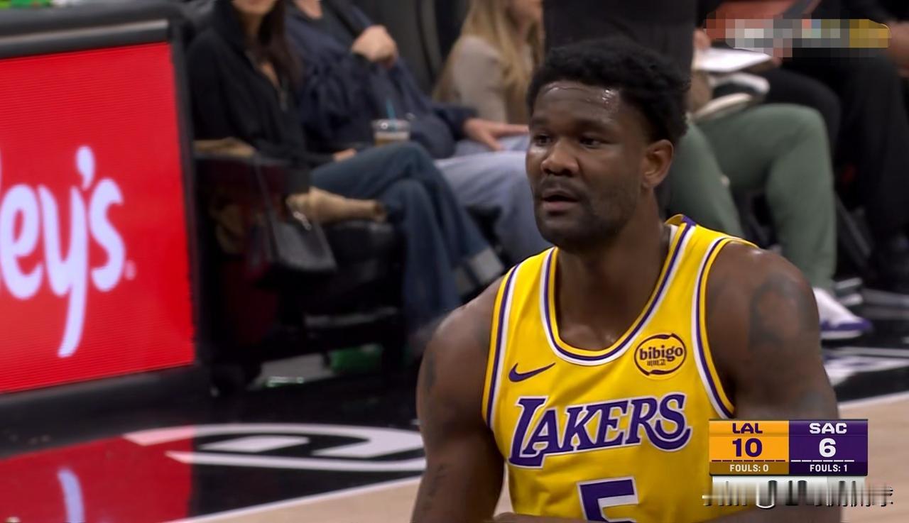 我强烈建议湖人主帅雷迪克给予艾顿更多的出手数！在今天湖人客场以112：124不敌