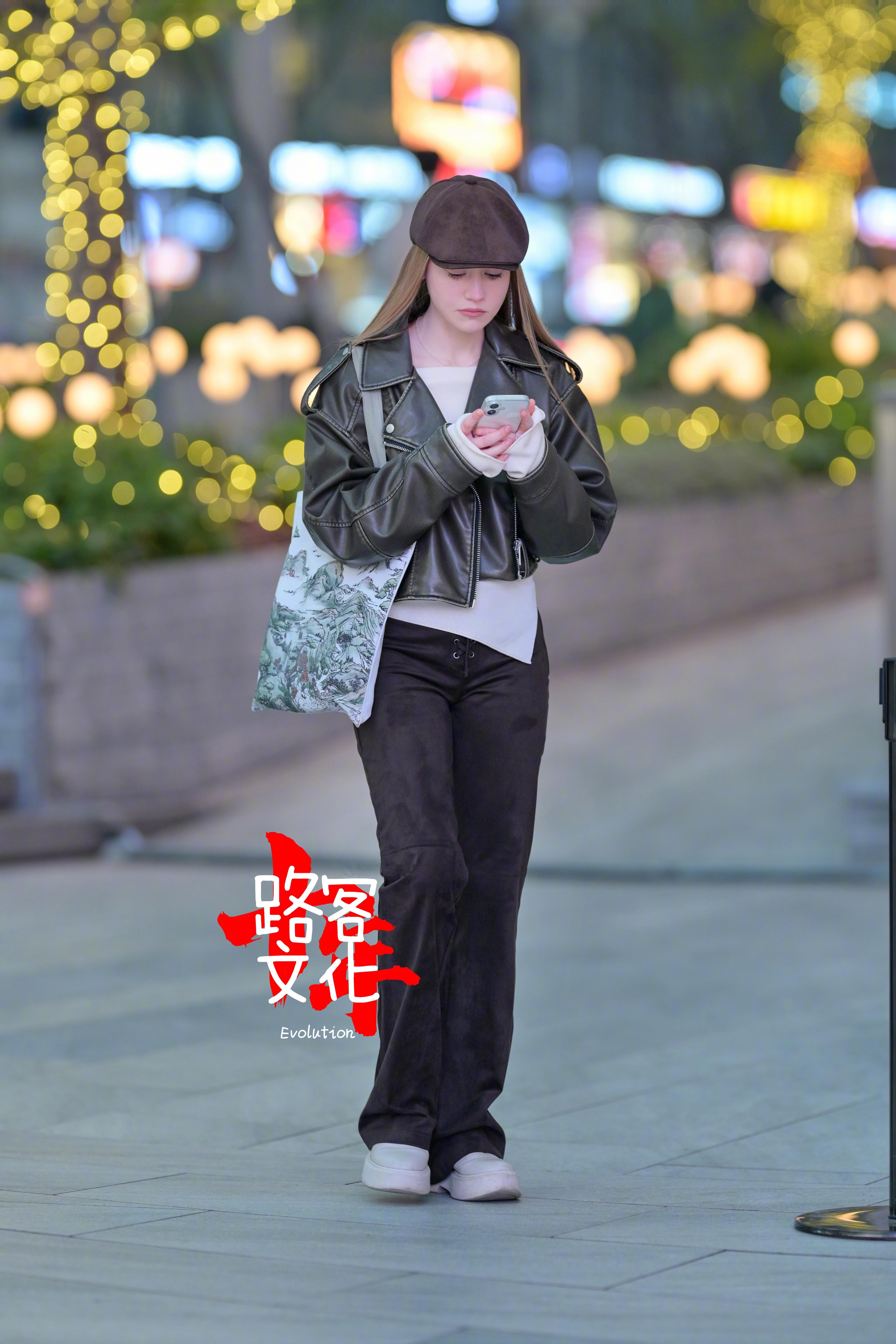 外国小姐姐的穿搭一直都很随意并不是所有外国人都像米兰巴黎时装周上的那样的！