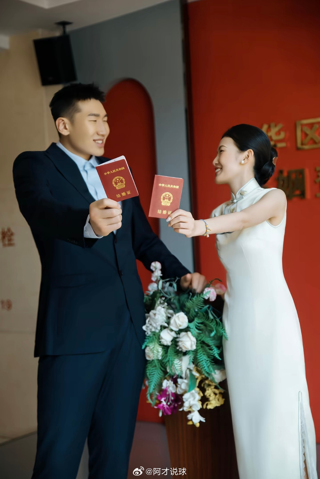恭喜！李炎哲社交媒体官宣与女友领证！祝福！李炎哲新疆男篮阿才说球CBA新疆广汇男