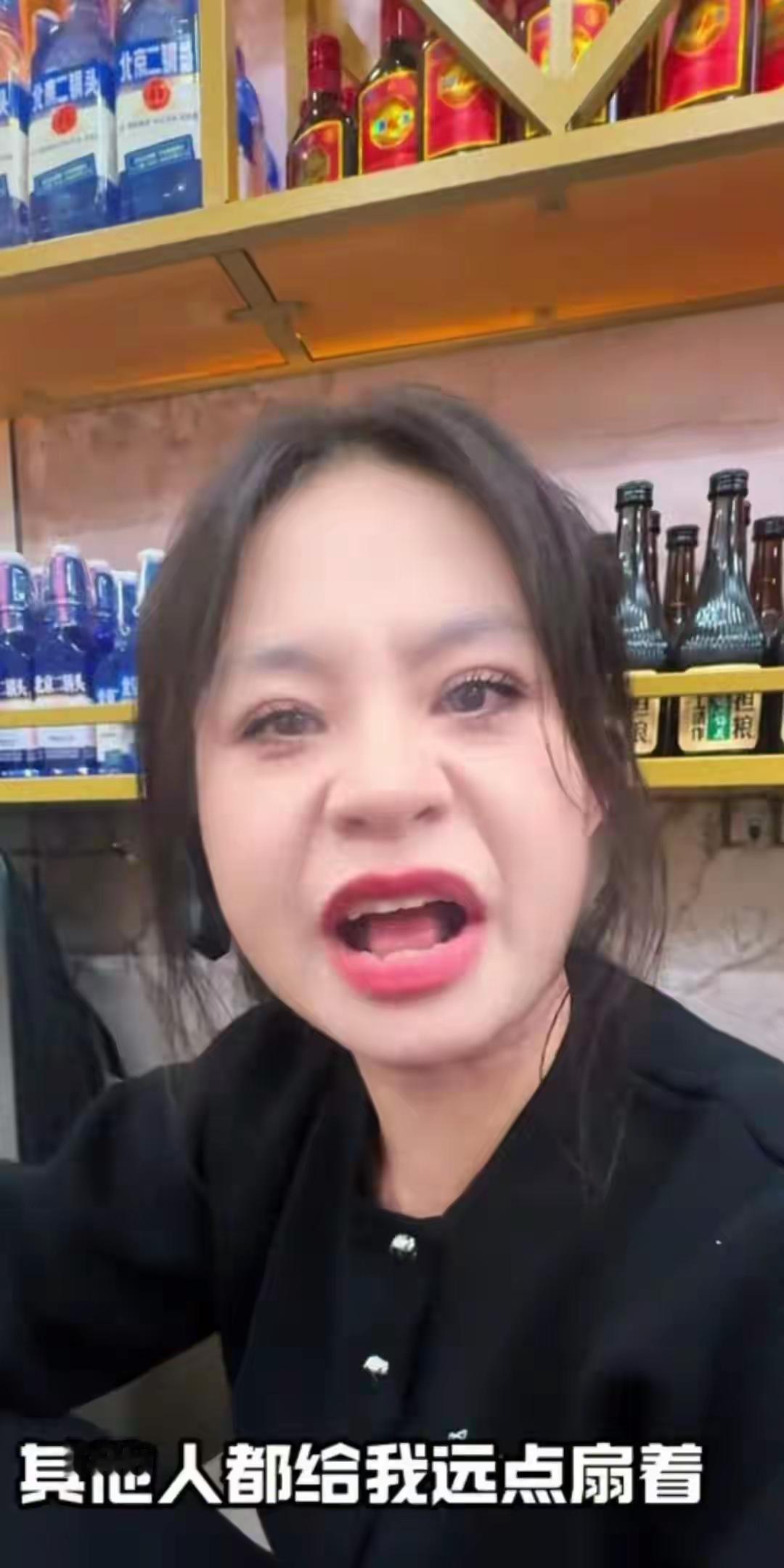 长春大雷烧烤店老板说不开路虎别去她家吃饭!看吐了，就这长相，白给吃都