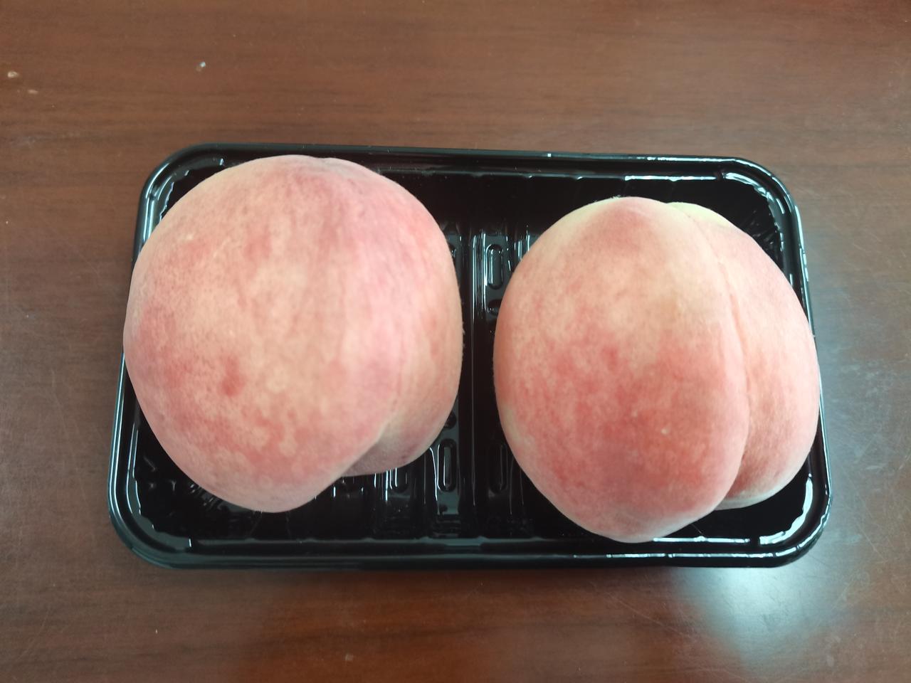 中午，真是不知道该吃点什么，原来单位有食堂，疫情之后取消了。看楼下那个面馆旁