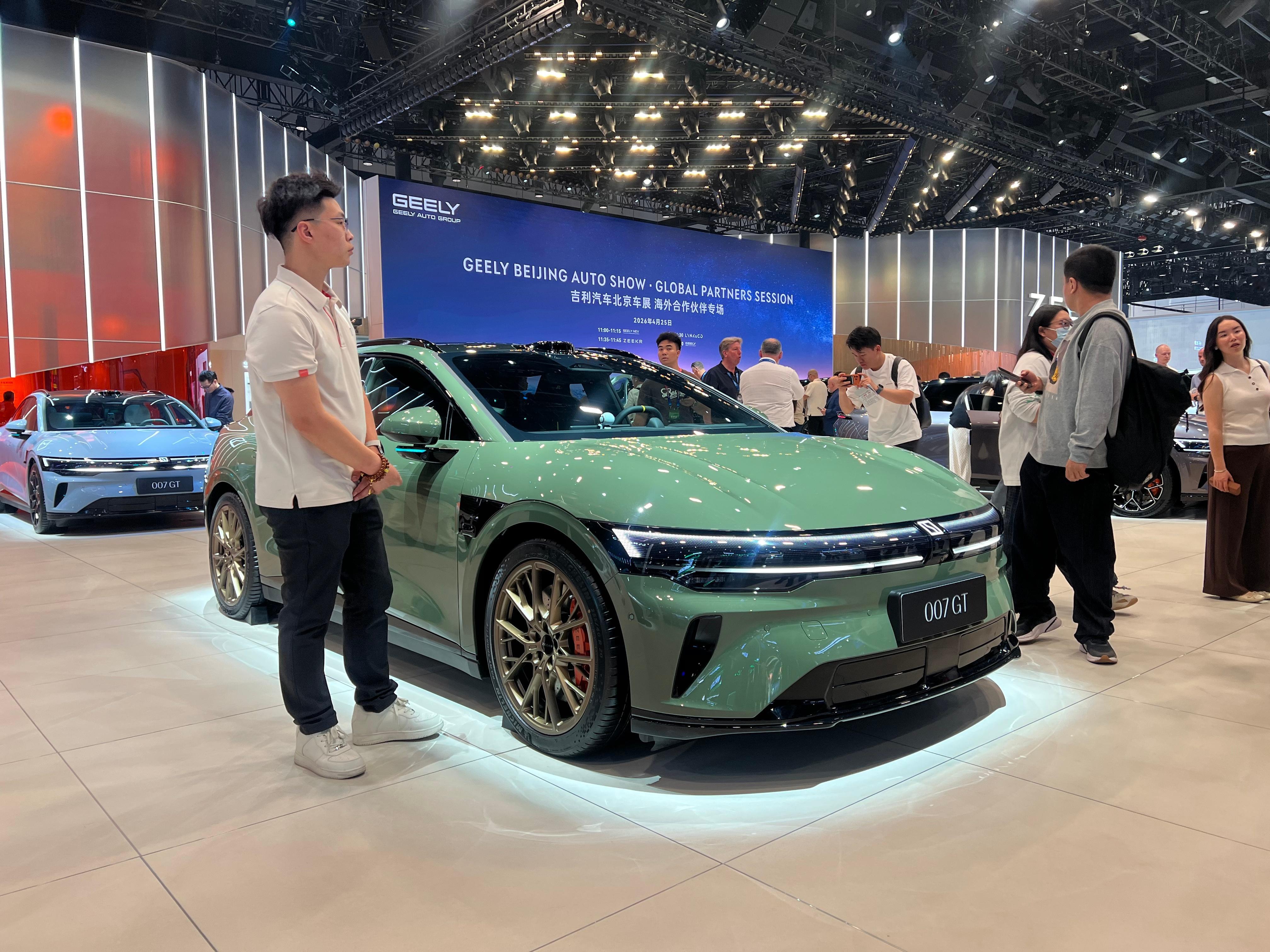极氪007与极氪007GT焕新正式上市。权益后007与007GT限时价同为19.