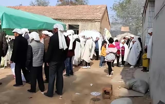 新的殡葬制度将于2026年3月30号执行，大概意思就是：一切从简，城