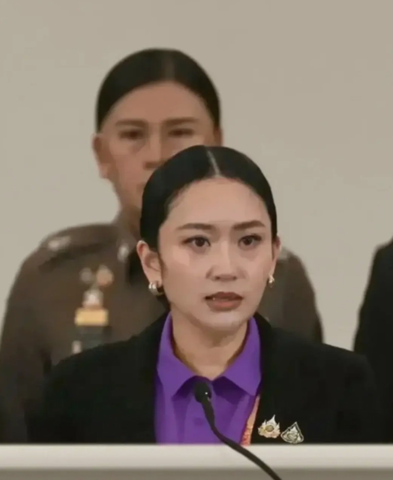 佩通坦的事给所有人都上了生动的一课！那就是不管什么场合，都一定要注意自己的言