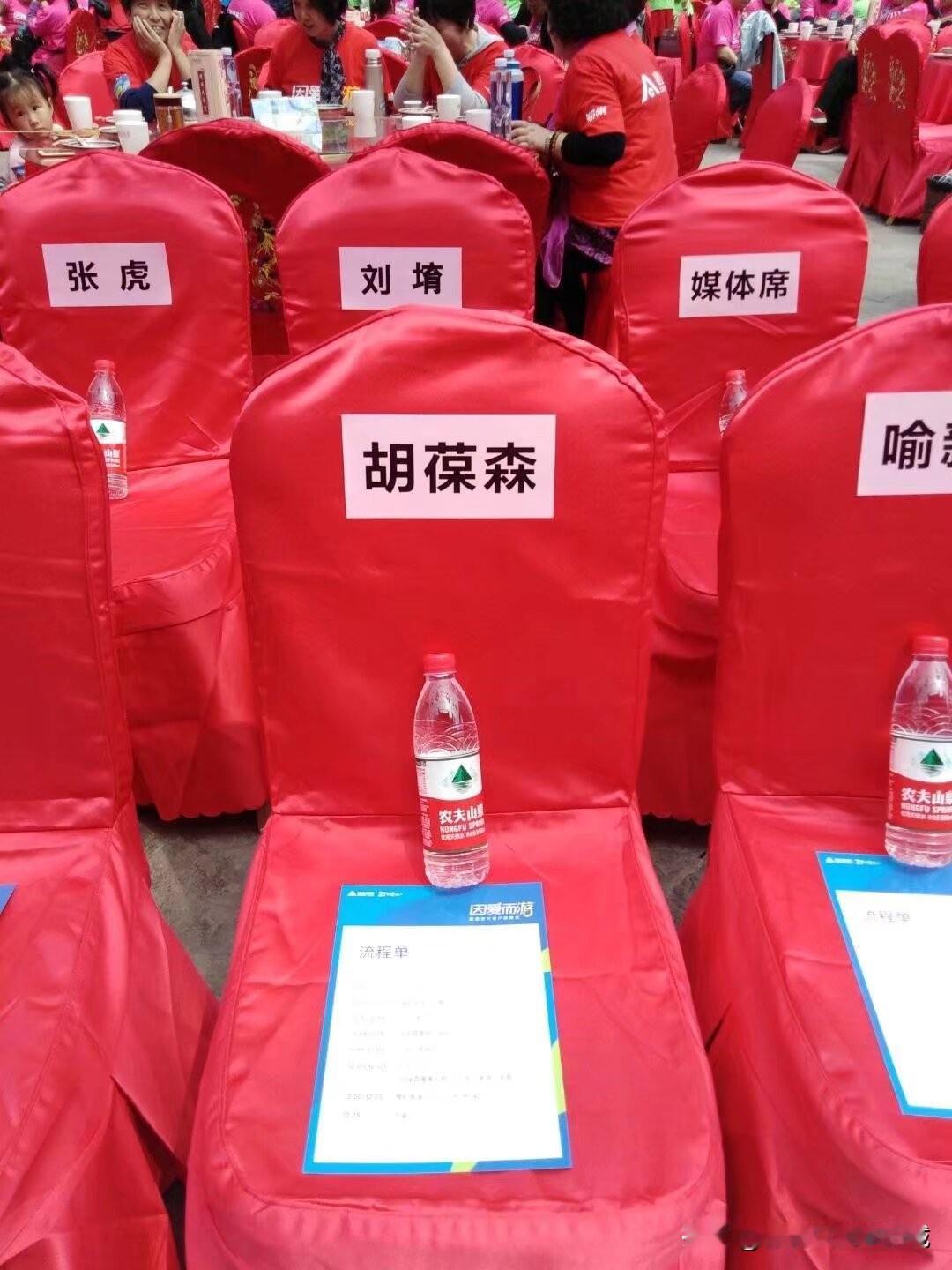 “河南地产王”胡葆森7年前在郑州建业大食堂曾向百万业主讲:让河南人民住上好房，永
