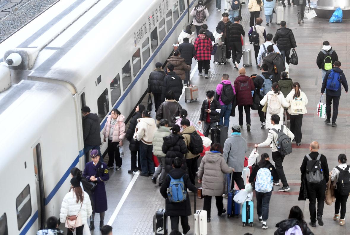 我想到一个解决春运难题的终极办法，就是：把春运期间的火车票、机票、长途汽车票
