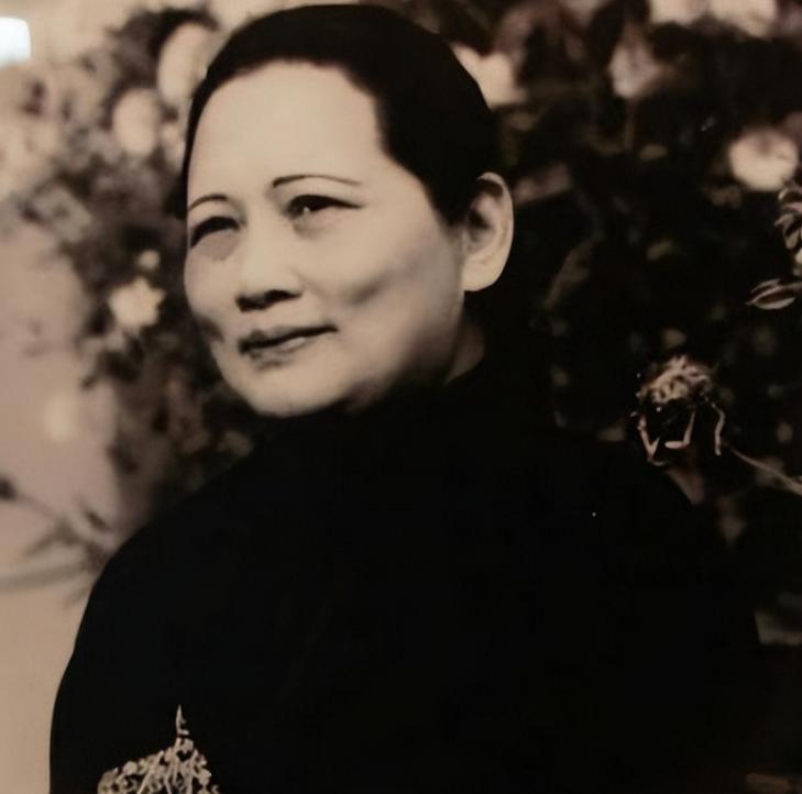 1954年，毛主席突然派人送还给宋庆龄五万美元的巨款，宋庆龄当场愣在原地，极度不