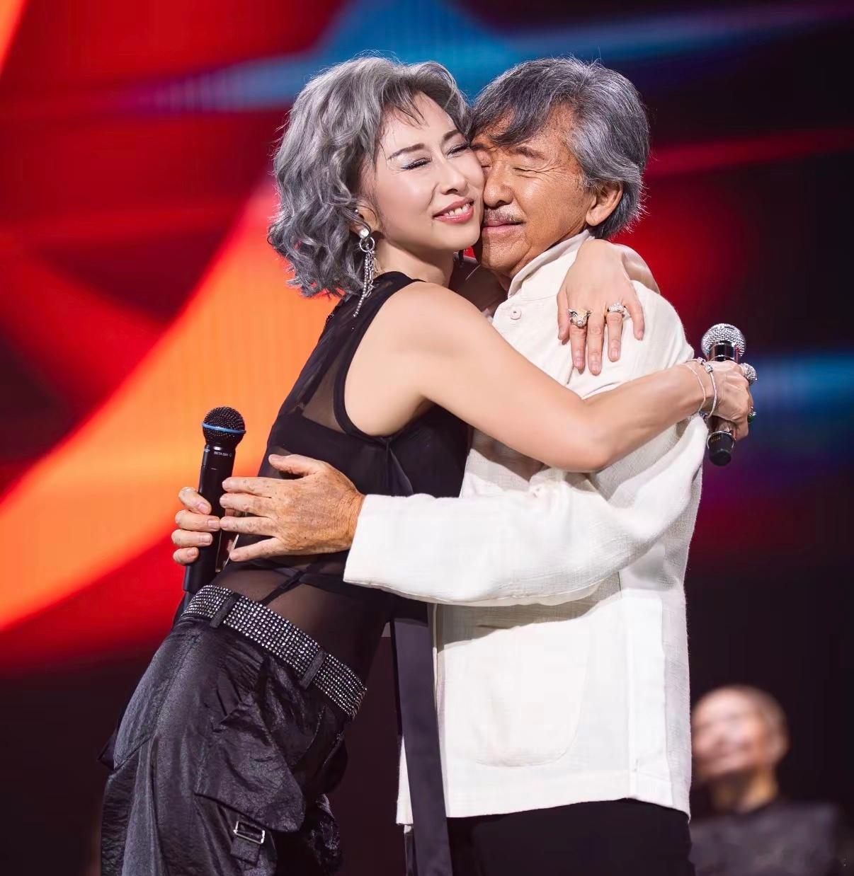 不出意外，​意外还是发生了，​叶倩文和林子祥在重庆开演唱会，其中一首歌结束时，叶倩文因为跳的太兴奋，