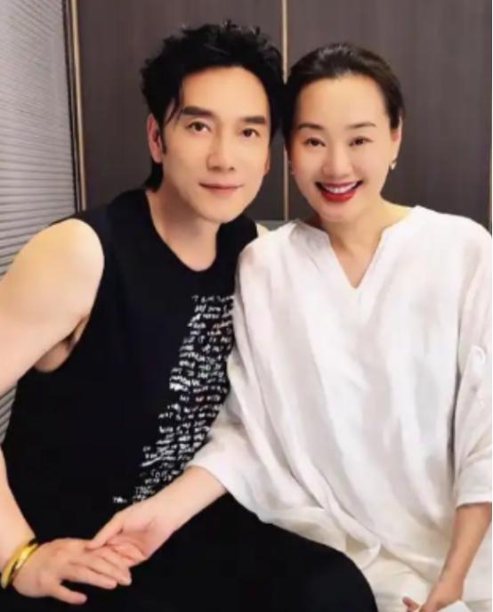 私房钱刚到你们手，10秒就没了，几百亿去哪了。林依轮结婚那会儿挺有意思的。他把