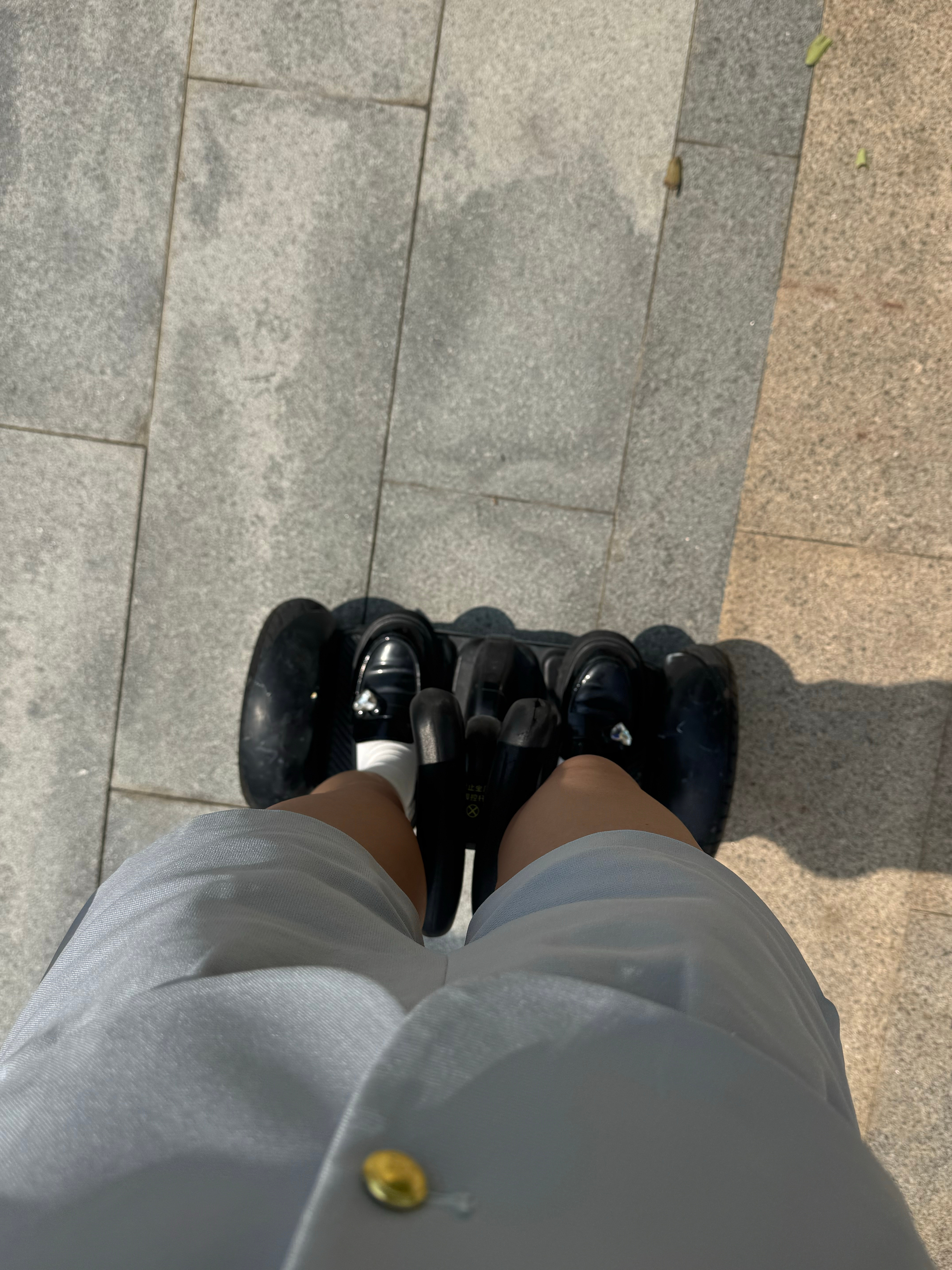 每次玩平衡车，如果不扶着人，都不知道要怎么下来😂