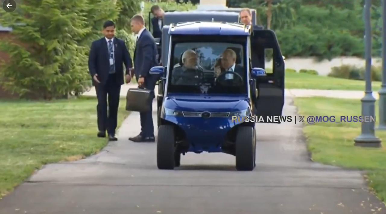 普京给莫迪当司机！12月4日俄总统抵达印度，并与莫迪同乘坐一辆游览车，司机不是随