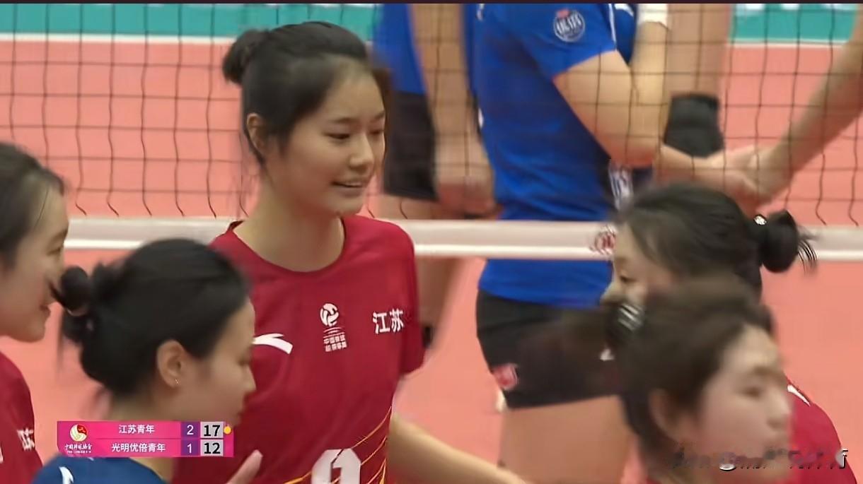江苏女排再出副攻新人——15岁赵雨涵对阵辽宁队拿下16分斩获全场得分王，从跳高项