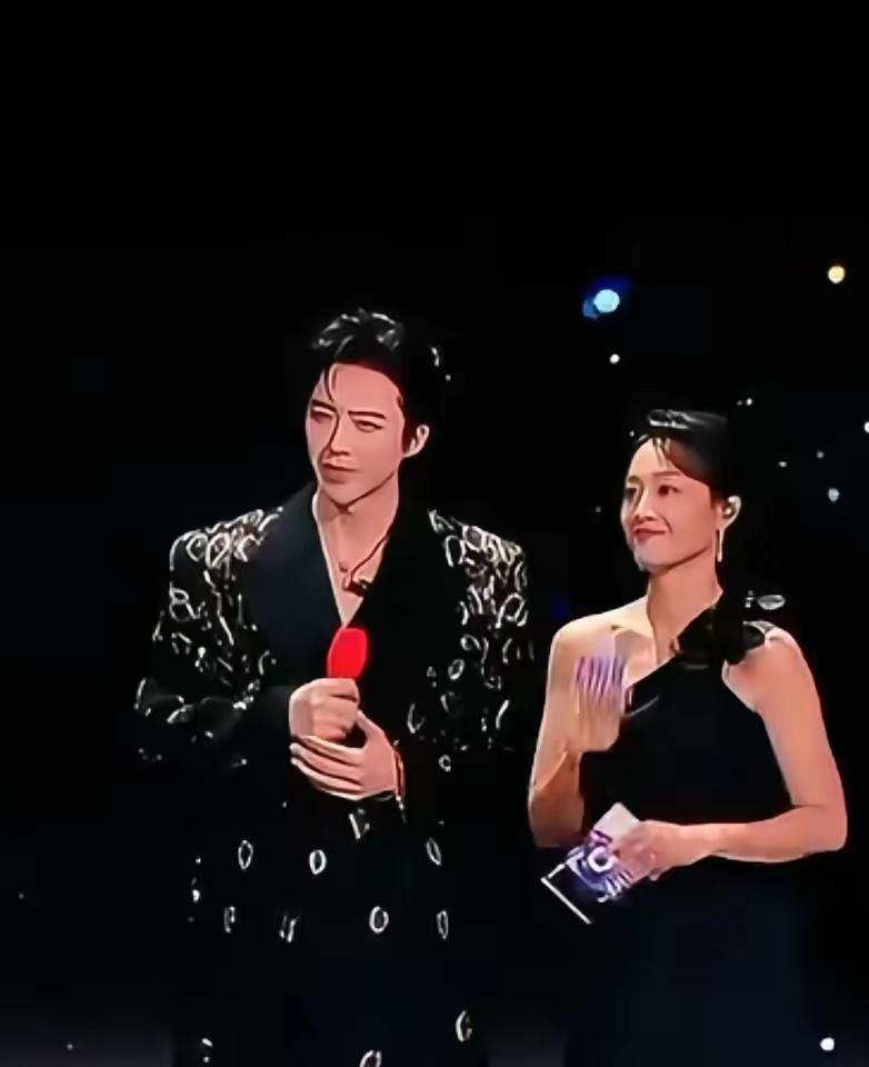 被朱丹这波高情商救场狠狠圈粉！44岁的她果然自带控场buff，2025尖叫之夜的